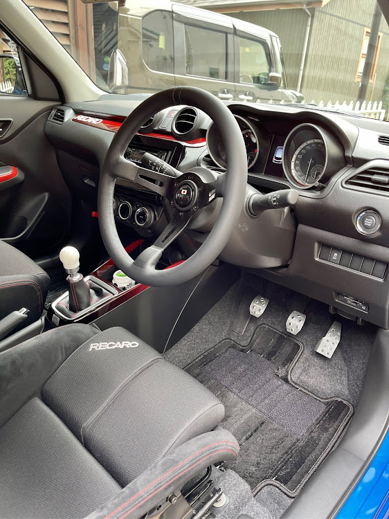 スイフトスポーツのzc33s・スイフトスポーツ・MOMO・ステアリング交換