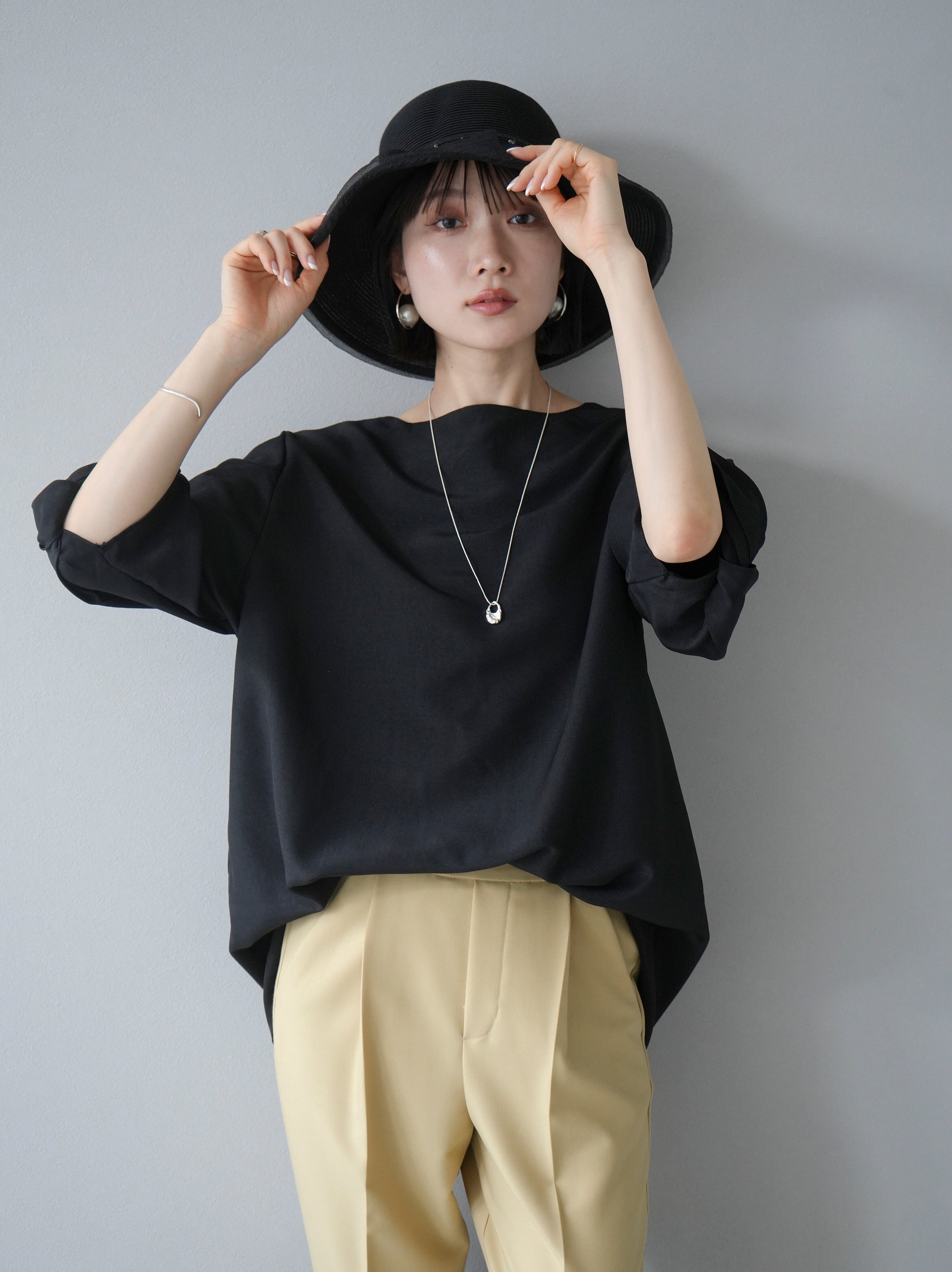 予約]ボリュームスリーブブラウス/ブラック – Lumier