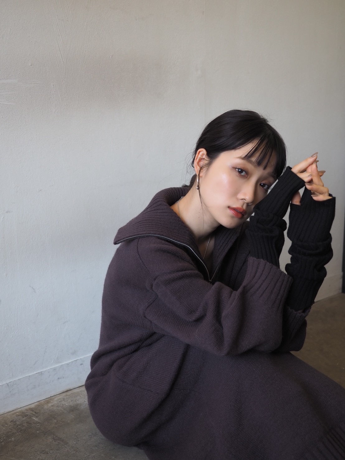 予約]ハーフジップニットワンピース/ブラウン – Lumier