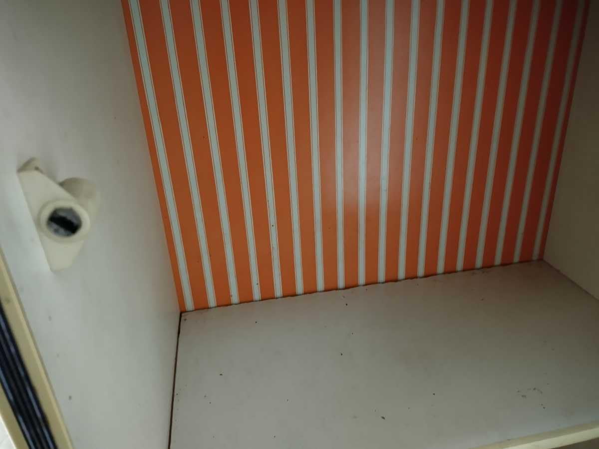 Amazon.co.jp: レトロポップオレンジ食器棚キャビネット本棚飾り棚昭和