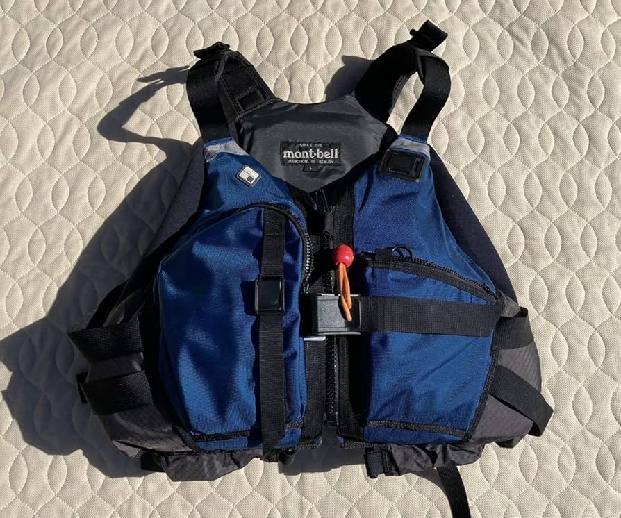 Amazon.co.jp: 中古：廃番レア品モンベル ライフジャケット リバー