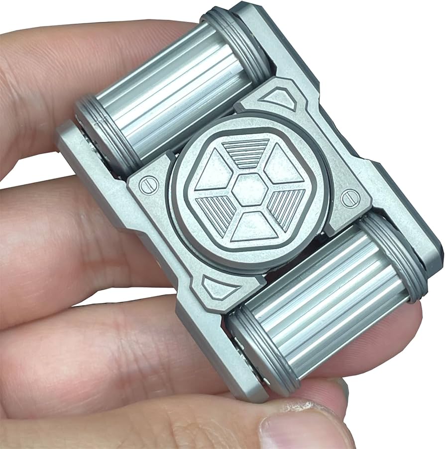 Amazon | 暗闇で光る Fidget Toys アイデアタンクローラー フィ