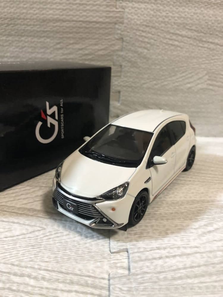 Amazon | 1/30 トヨタ アクア G's AQUA カラーサンプル ミニカー
