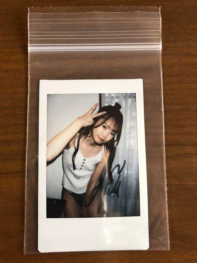 Amazon.co.jp: FANZA限定 松本いちか イメージ 直筆サイン 入りチェキ