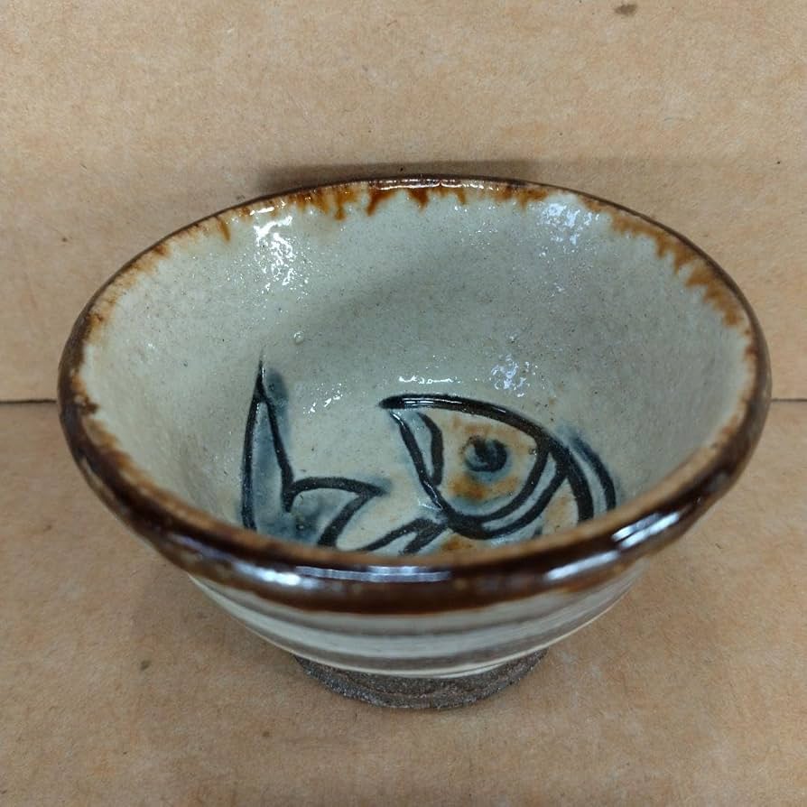 Amazon.co.jp: 本物保証金城次郎 ぐい呑 共箱 栞 人間国宝 壺屋焼 魚紋