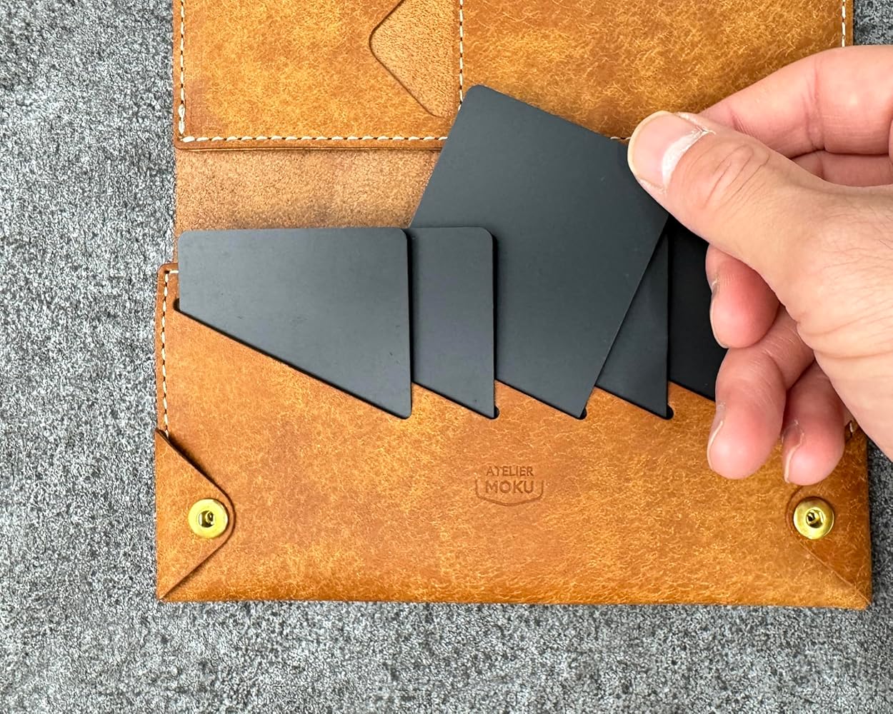 Amazon | 【旧ファスナーにつき10%OFF】ATELIER MOKU 小さく薄い長財布