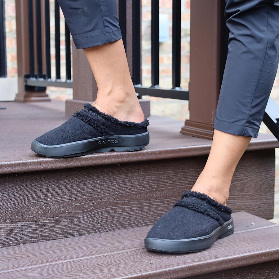 Amazon.com | OOFOS OOcoozie Recovery Mule, Black - Women's Size 5