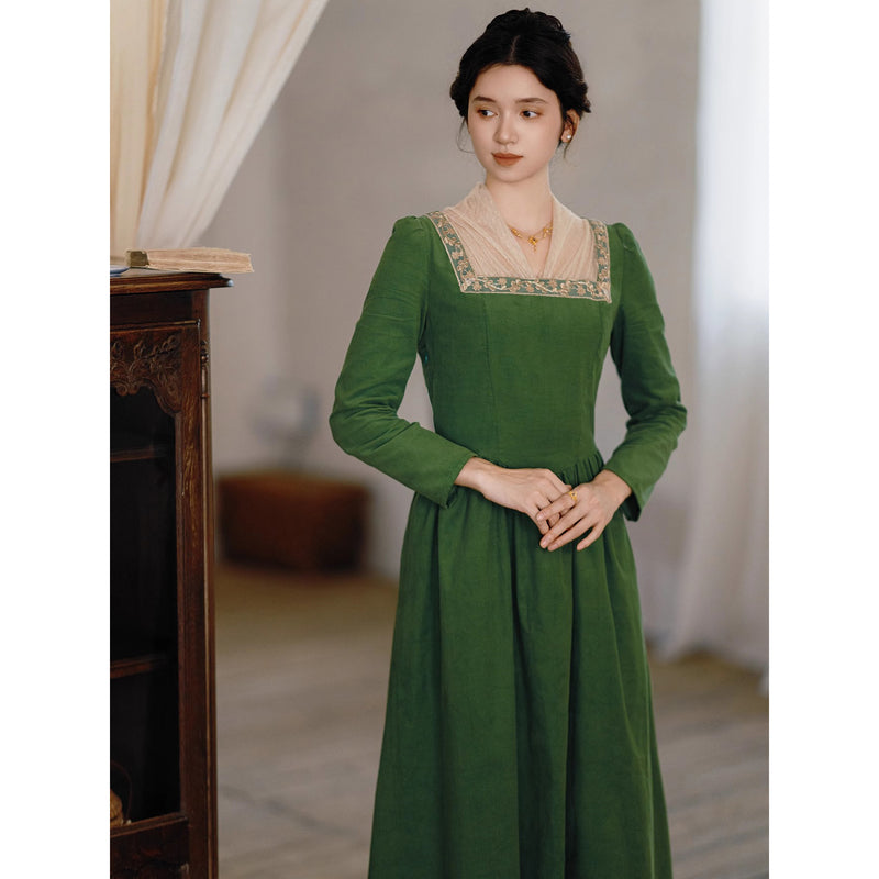 緑青の王妃の刺繍レトロワンピース – ManusMachina