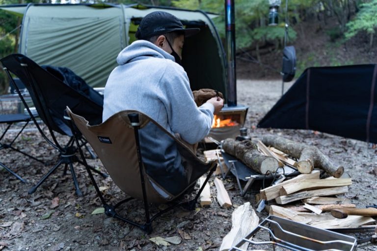 ヘリノックス グラウンドチェア レビュー。地べた感覚が味わえる超軽量