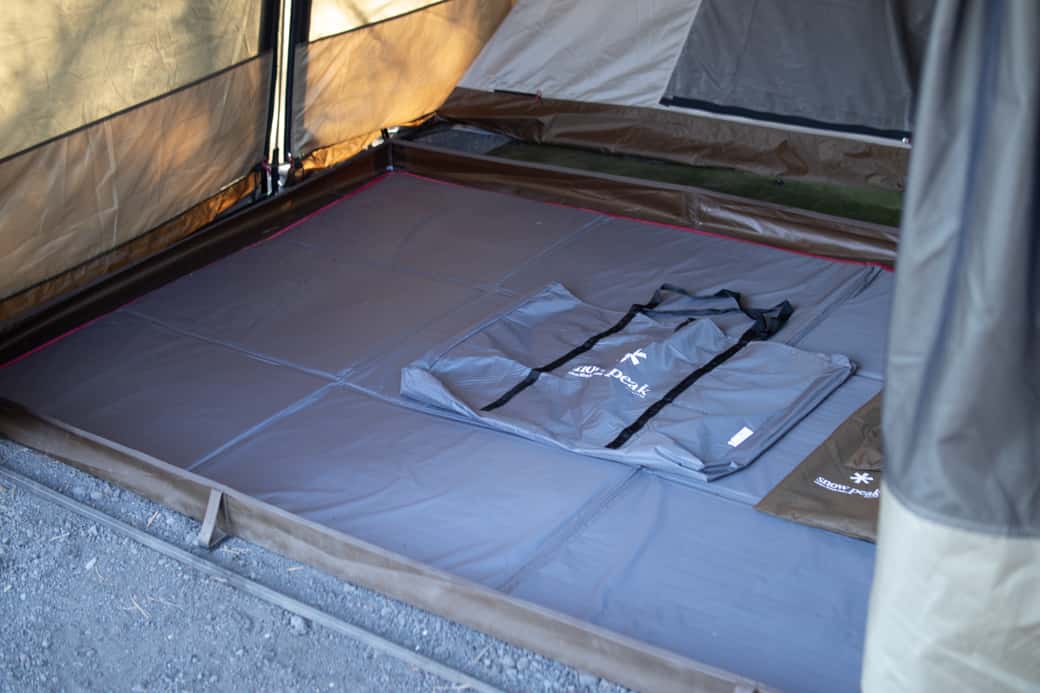 スノーピーク リビングシートで実現する「お座敷スタイル」。真冬の