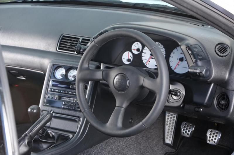 R32用 Gマガ・ステアリング〔シルバーステッチ〕 | R's Selection