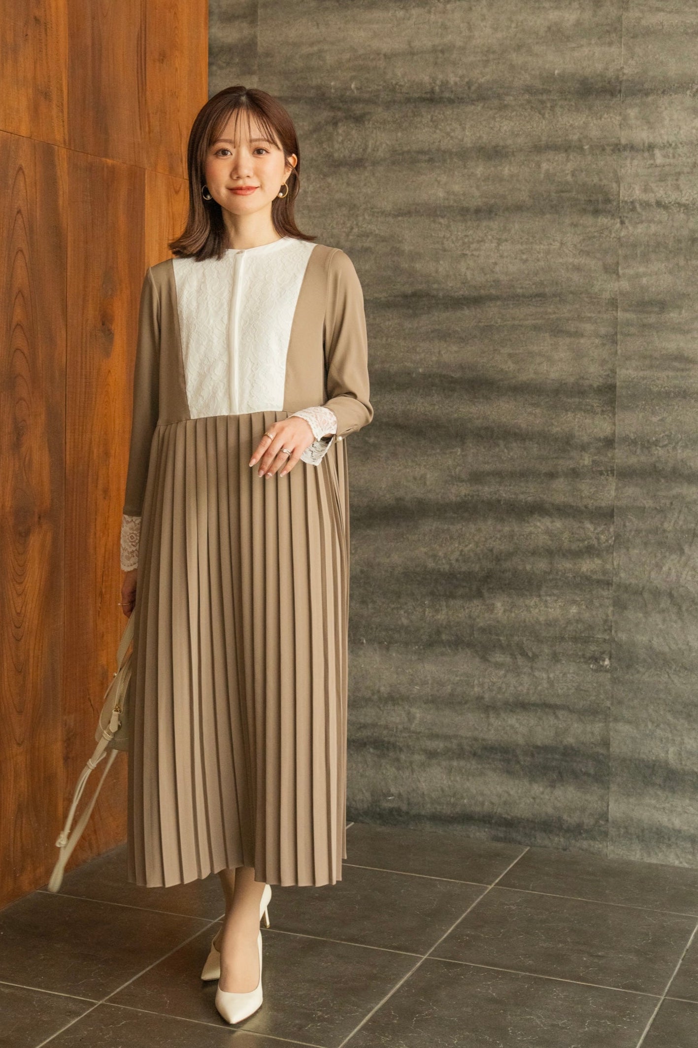 レースドッキングプリーツワンピース【リサイクルポリエステル