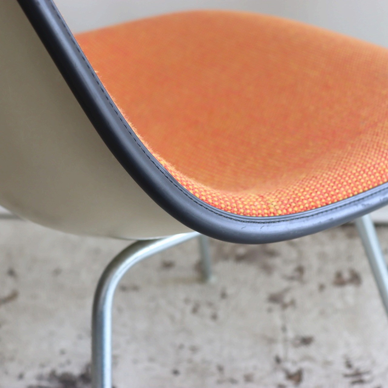 ハーマンミラー社製イームズ サイドシェルチェア(ジラードファブリック