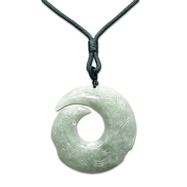 吉祥文様勾玉ひすい縁起の良い柄模様彫刻付き本翡翠天然石紐ネックレス