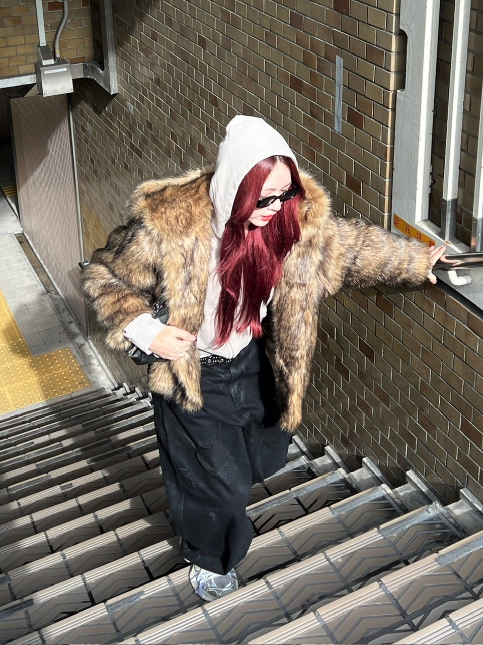 受注制【Chikashitsu +】hooded cropped fur blouson (2color) | OUR