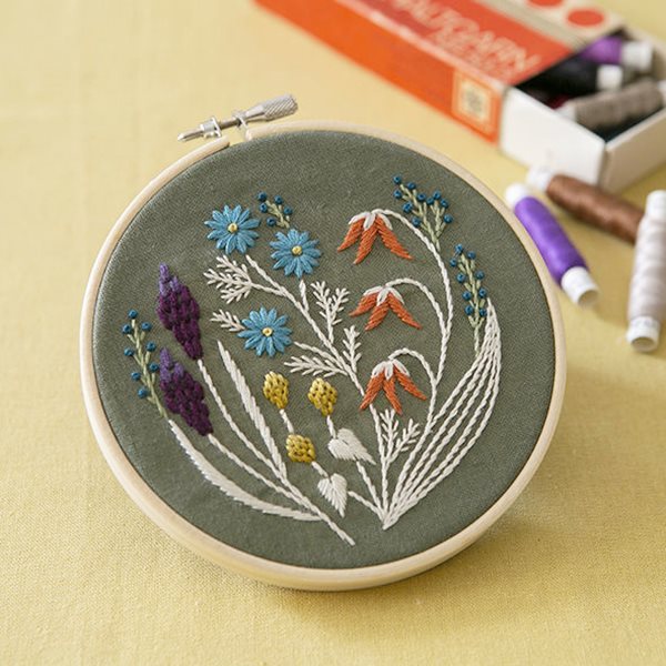 piece Alice Makabe 野の花の刺繍フレーム カーキ | 手芸センター