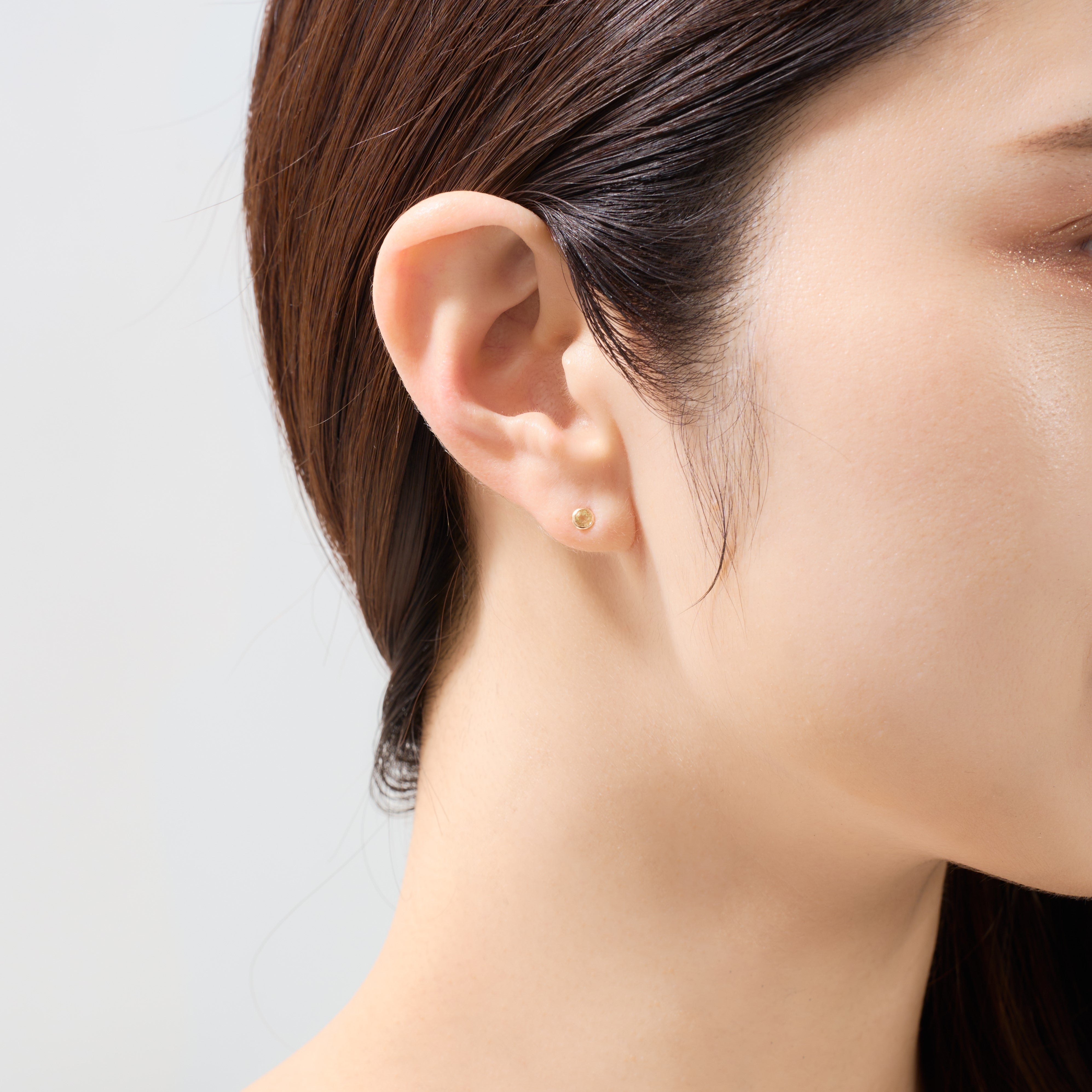 K10 一粒 誕生石 サークル スタッドピアス （8月：ペリドット）- me