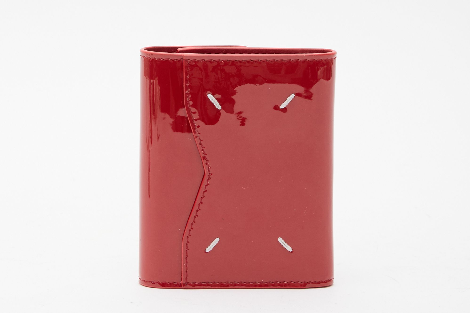 メゾン マルジェラの人気三つ折りウォレット。今選ぶなら、パテントの