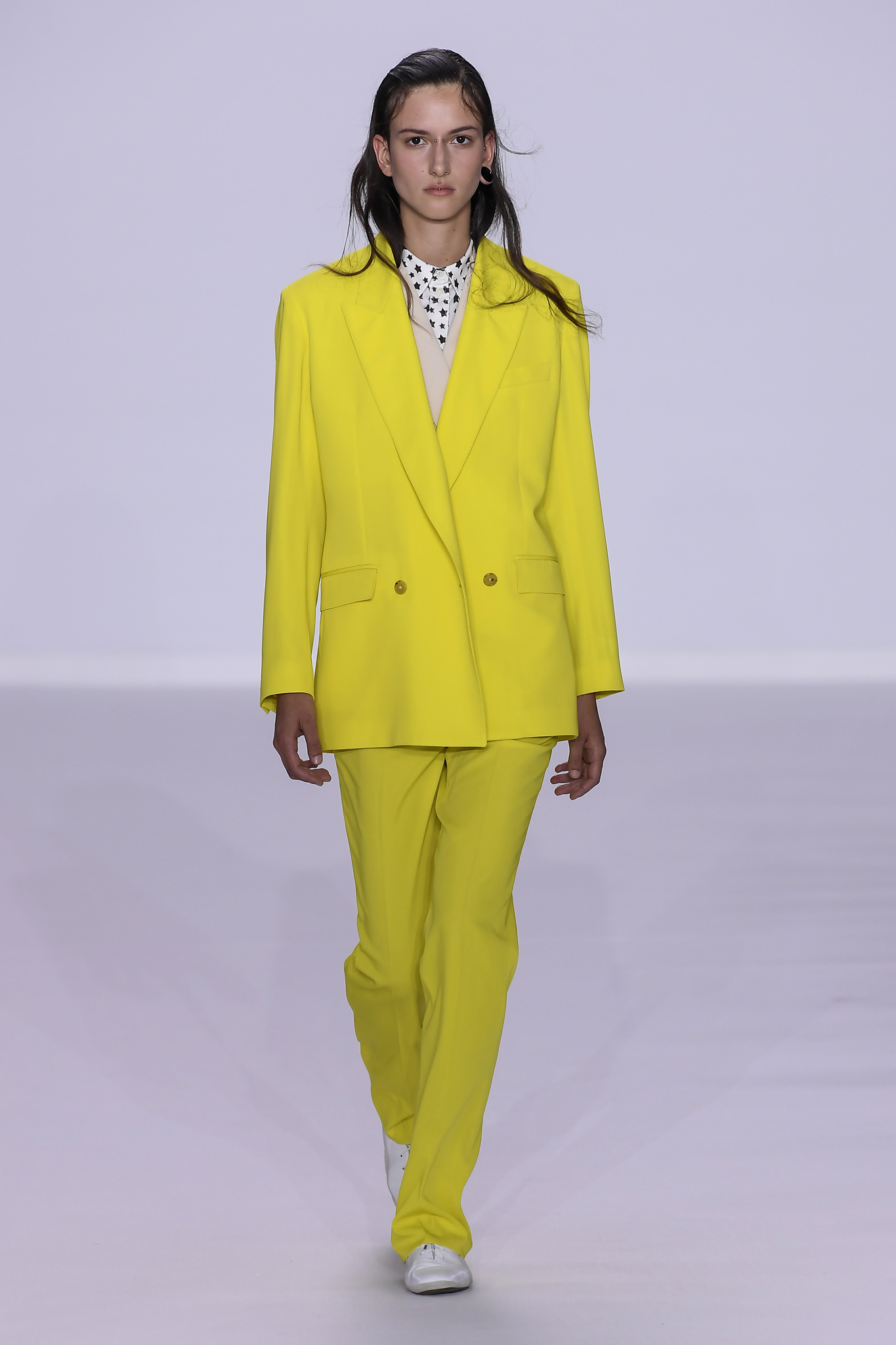 三浦春馬が「ポール・スミス」のアンバサダーとしてパリのショーに来場