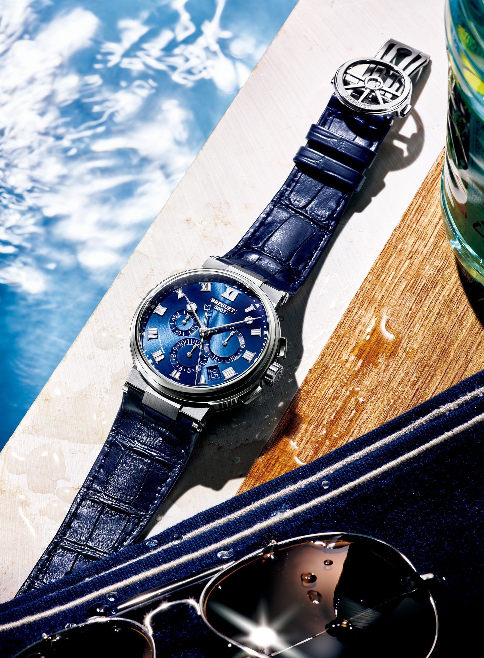 マリーンが軽量かつ頑強にしてエレガントに！──注目はブルー文字盤の