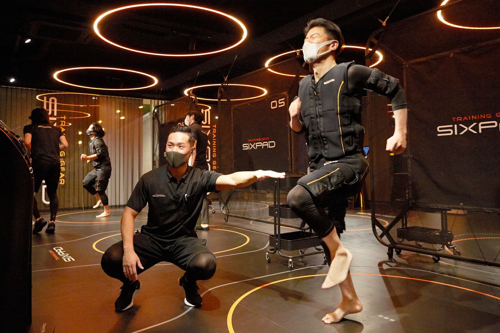 近未来型EMSトレーニング・ジム「SIXPAD STATION」は1カ月でカラダを