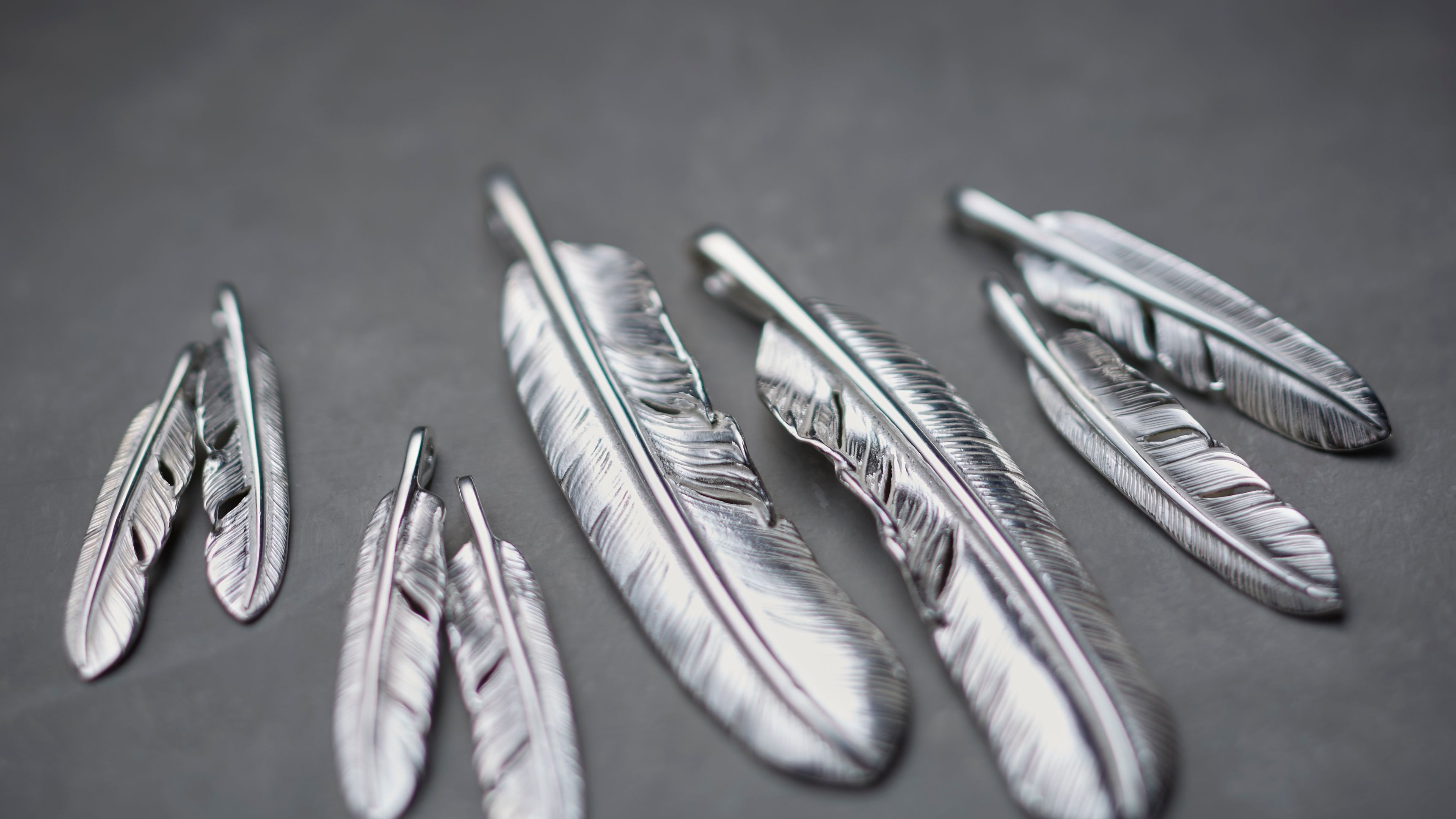 小・中・大・特大!! 4サイズ存在する「goro's」のフェザーネックレス