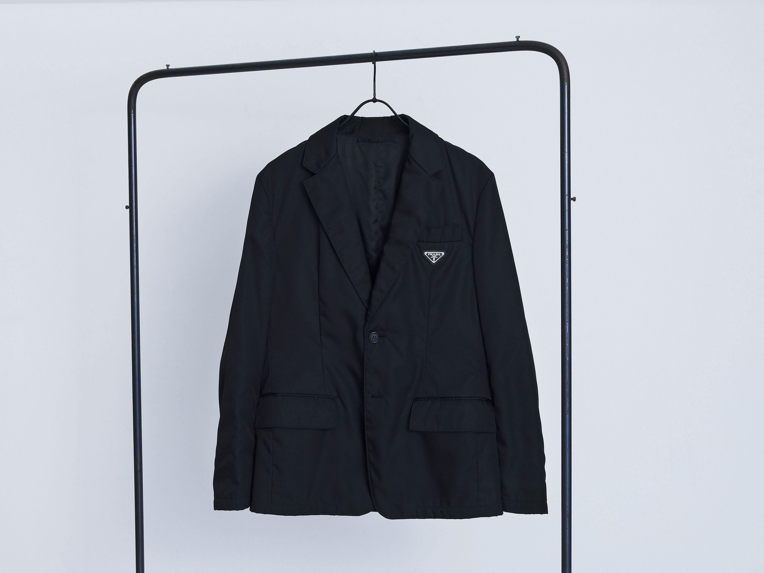 着回しで選ぶなら、プラダの新作ジャケットが正解──2024年、春の