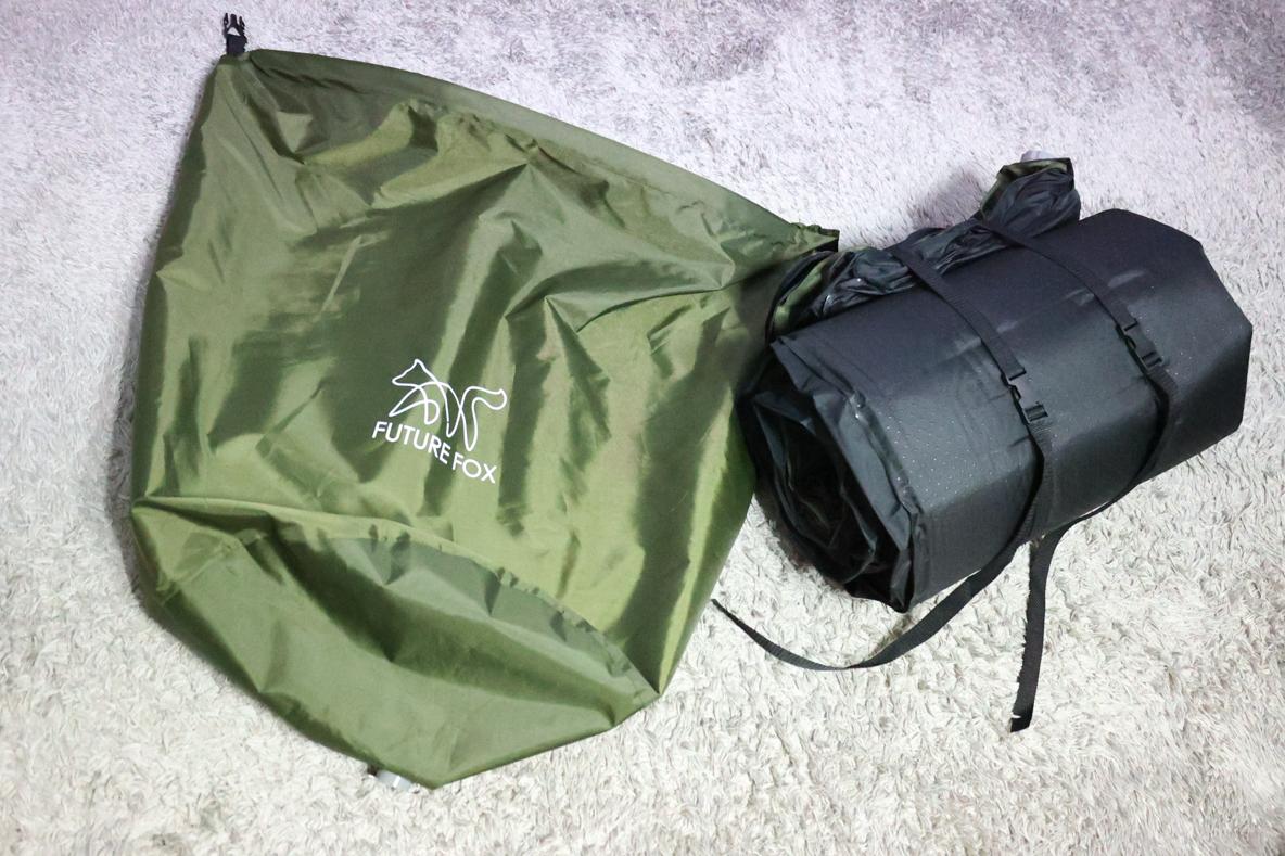 キャンプでも「快適に眠りたい」人へ。このワイドな極厚マットなら