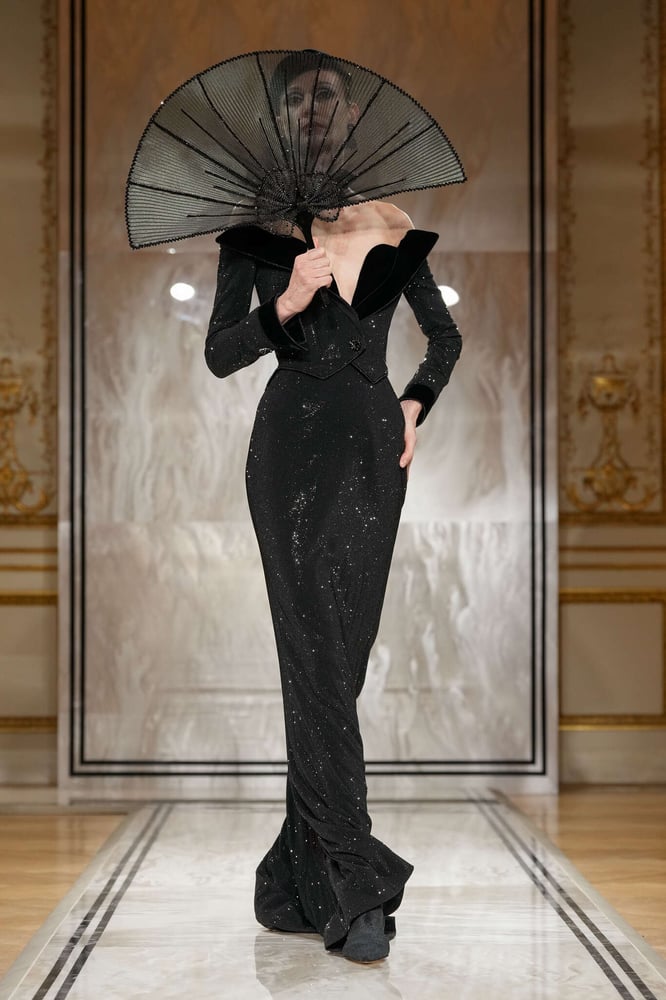 Armani Privé: Seductive and sizzling black - FashionNetwork USA
