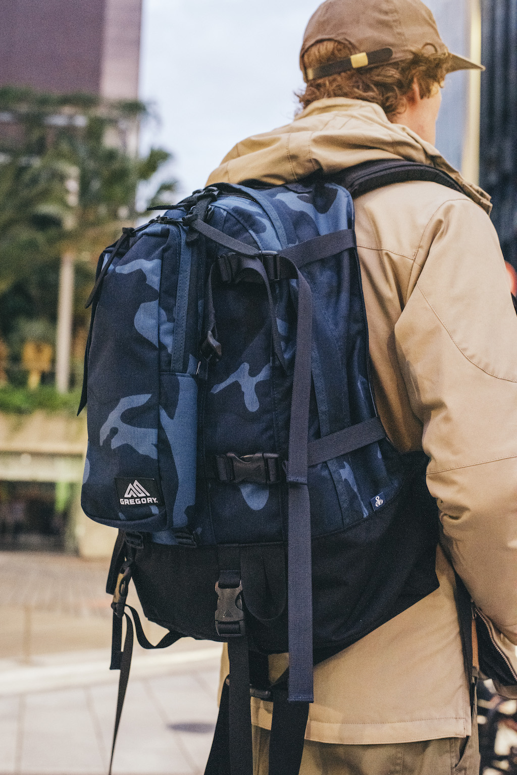 GREGORY 迷彩 デイアンドハーフシングルポケット付き GREGORY 迷彩