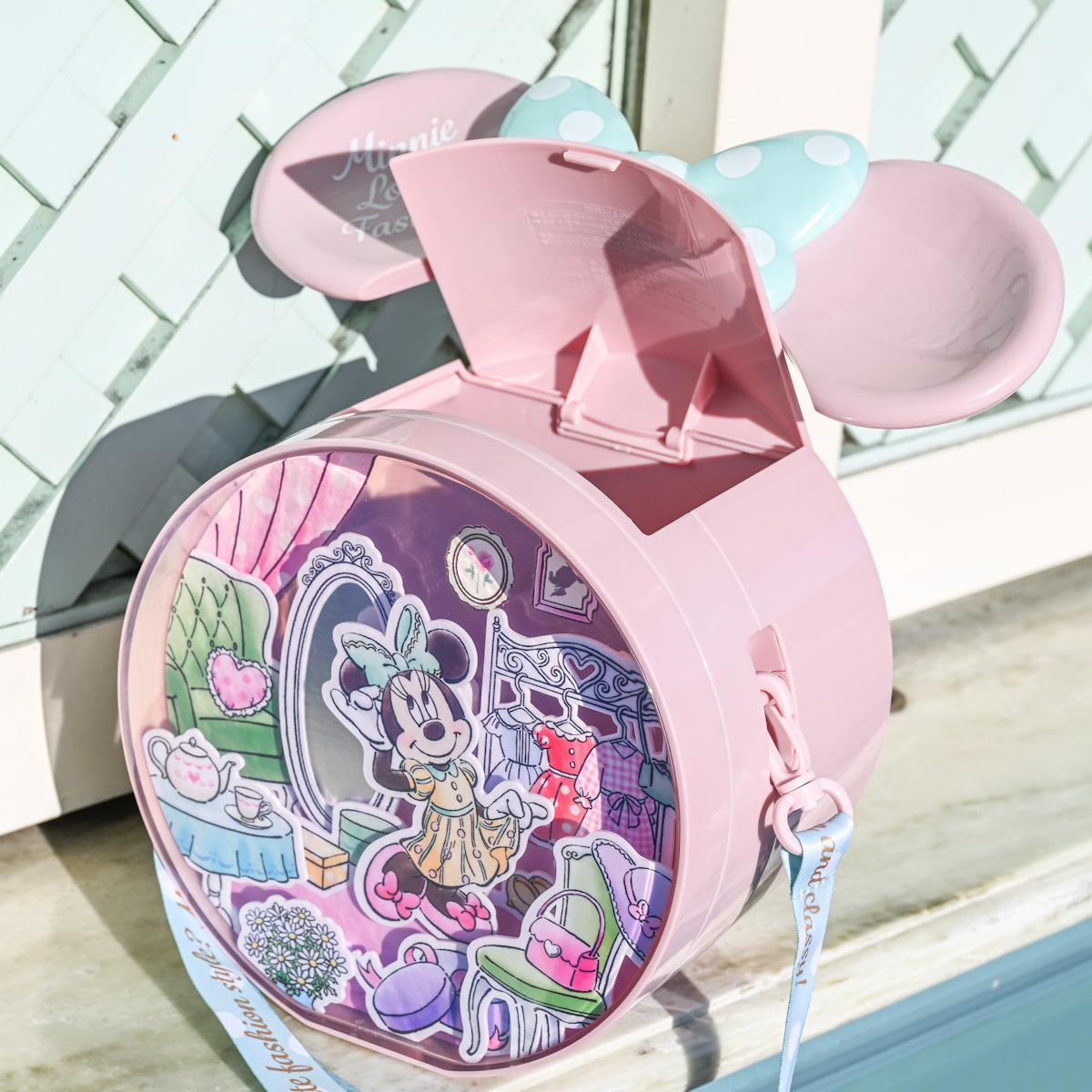 お洋服のコーディネートをするミニーマウスをデザイン！東京ディズニー