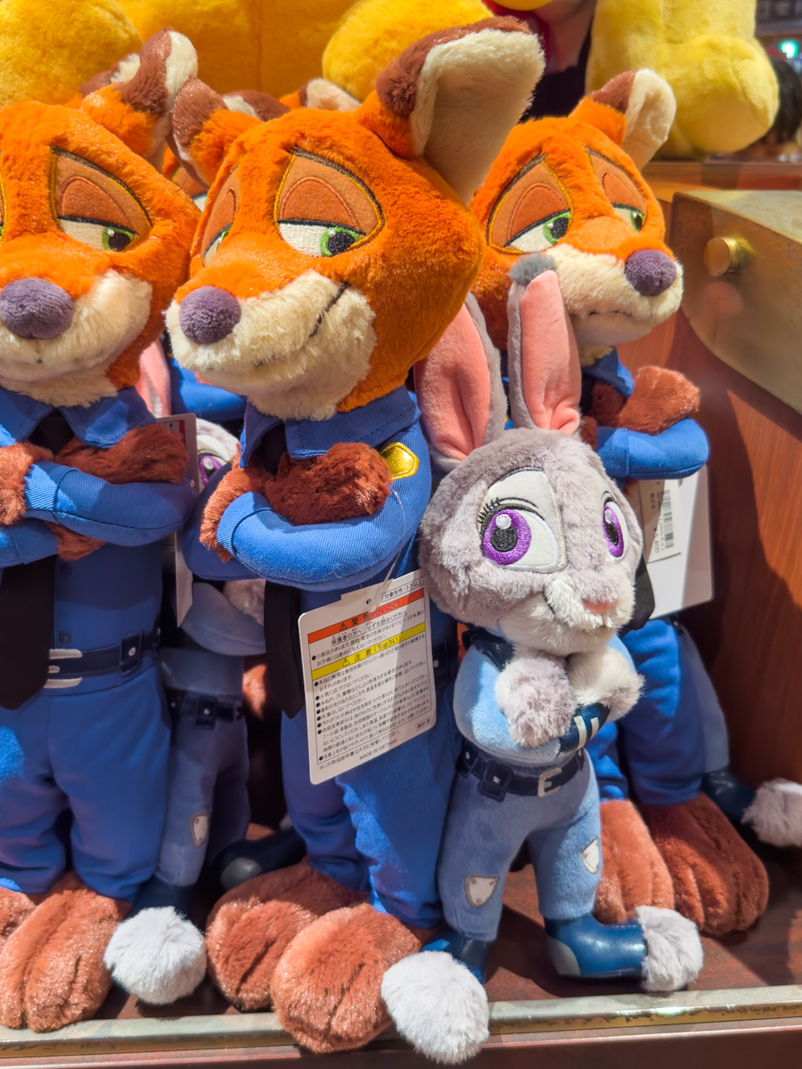 警察官姿のニック＆ジュディ！東京ディズニーランド『ズートピア』ペア