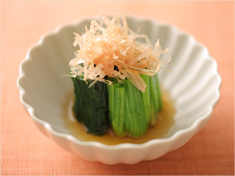 上品で美しい】ほうれん草のおひたしレシピ。ゆで方や絞り方にプロの技