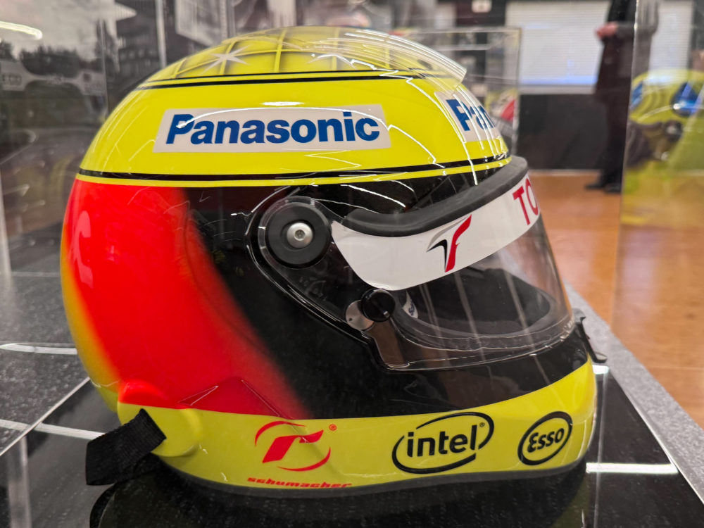 SCHUBERTH PERFORMANCE イタリア 4輪 F1 シューベルヘルメット製作