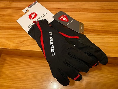 レビュー】ジッパーで楽々フルオープン。カステリの冬用グローブ