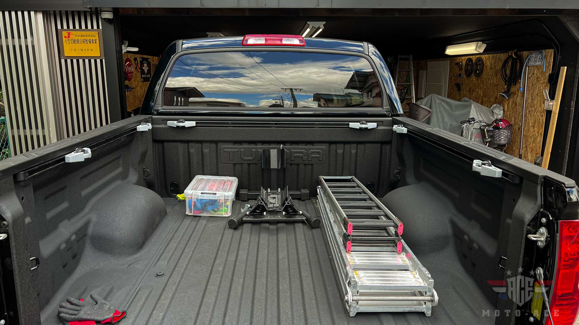 TUNDRAベッドレールキットとベッドクリートを取付けてトランポ仕様に