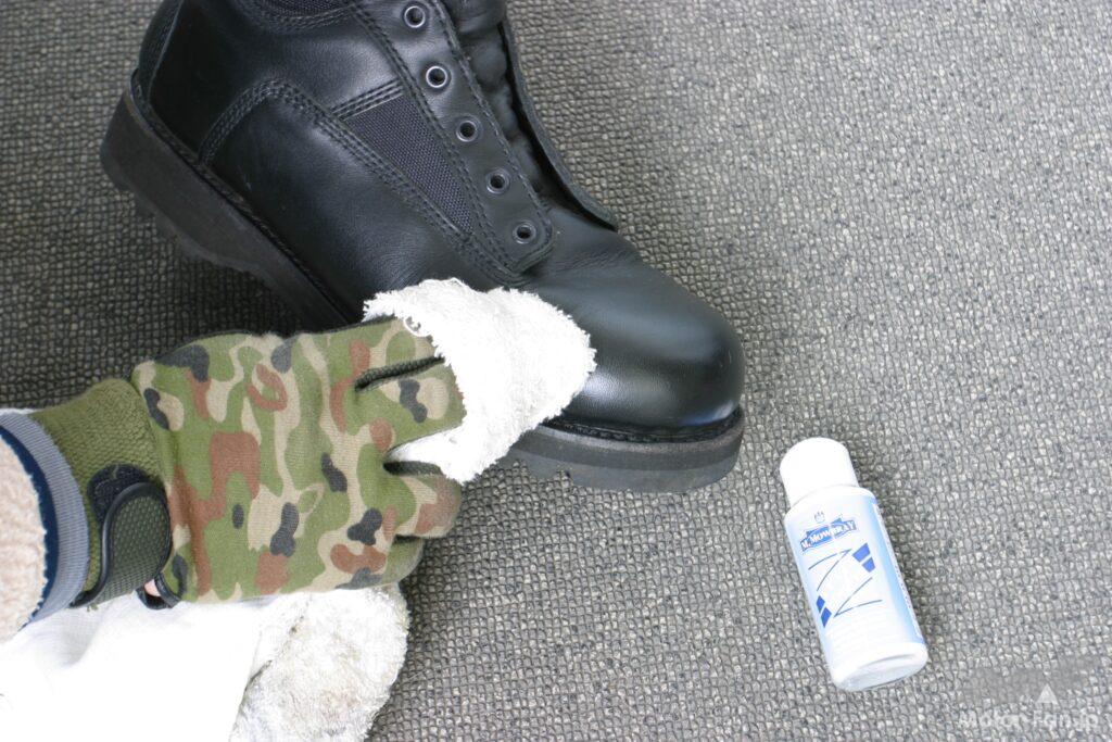 半長靴」これ、読める？ いわゆるコンバットブーツのことですが。地味