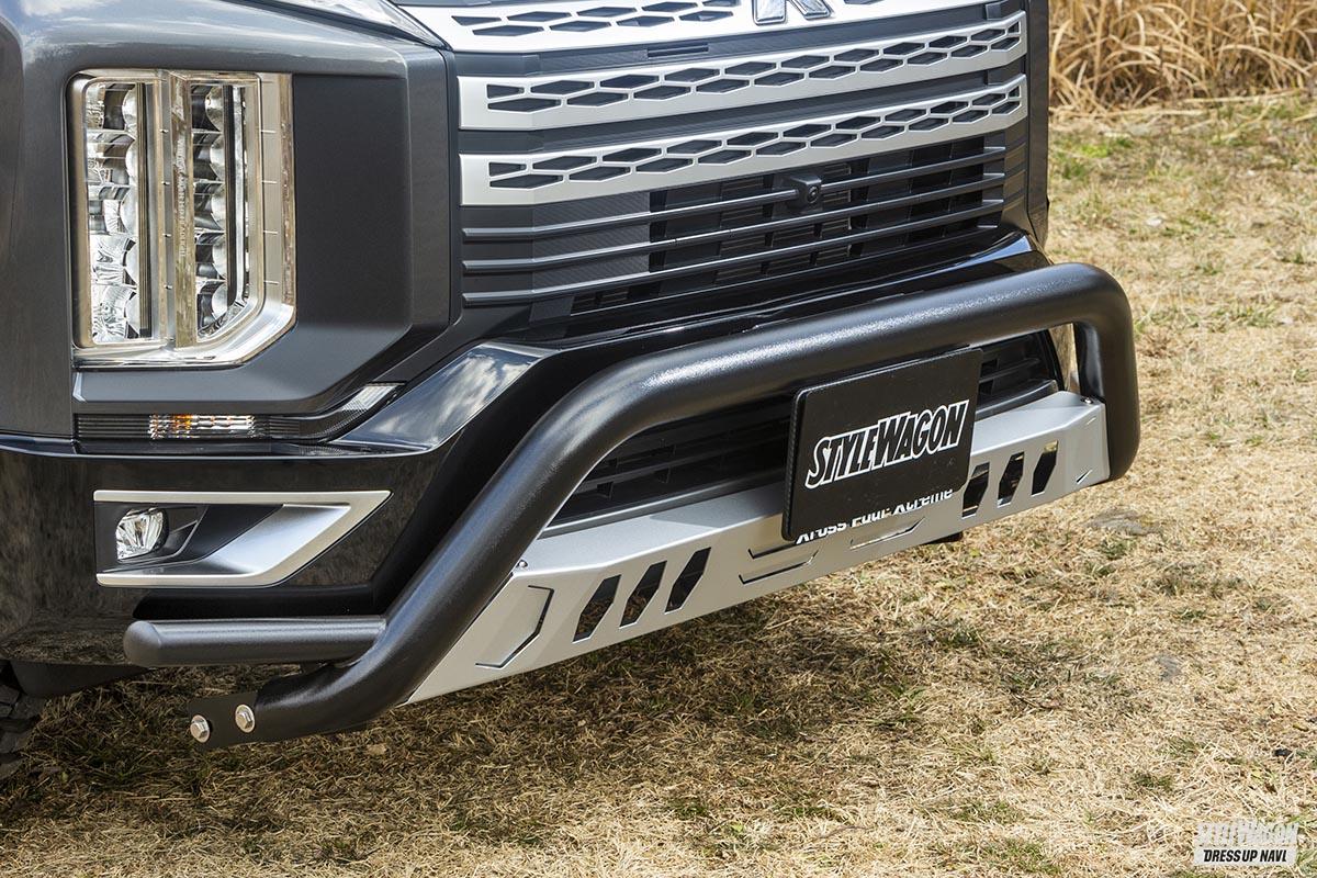 極太パイプのバンパーガードが、デリカD:5にバツグンに似合う