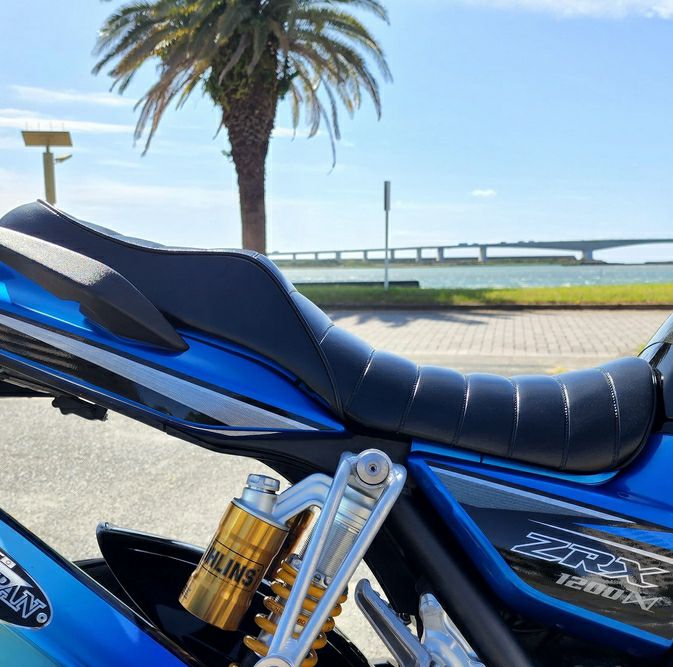 ZRX1200DAEG/1200R/1100 LOWシート ゲル入り タックロール 艶あり