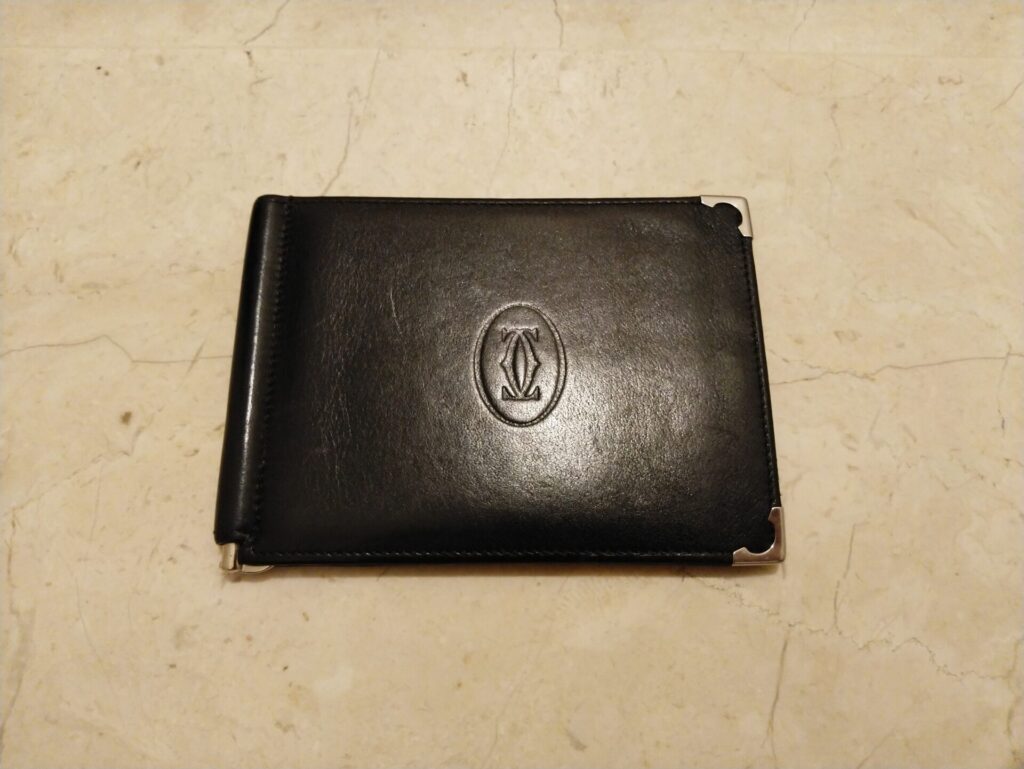 15年前に購入したカルティエのマネークリップに関して | ムカデの革