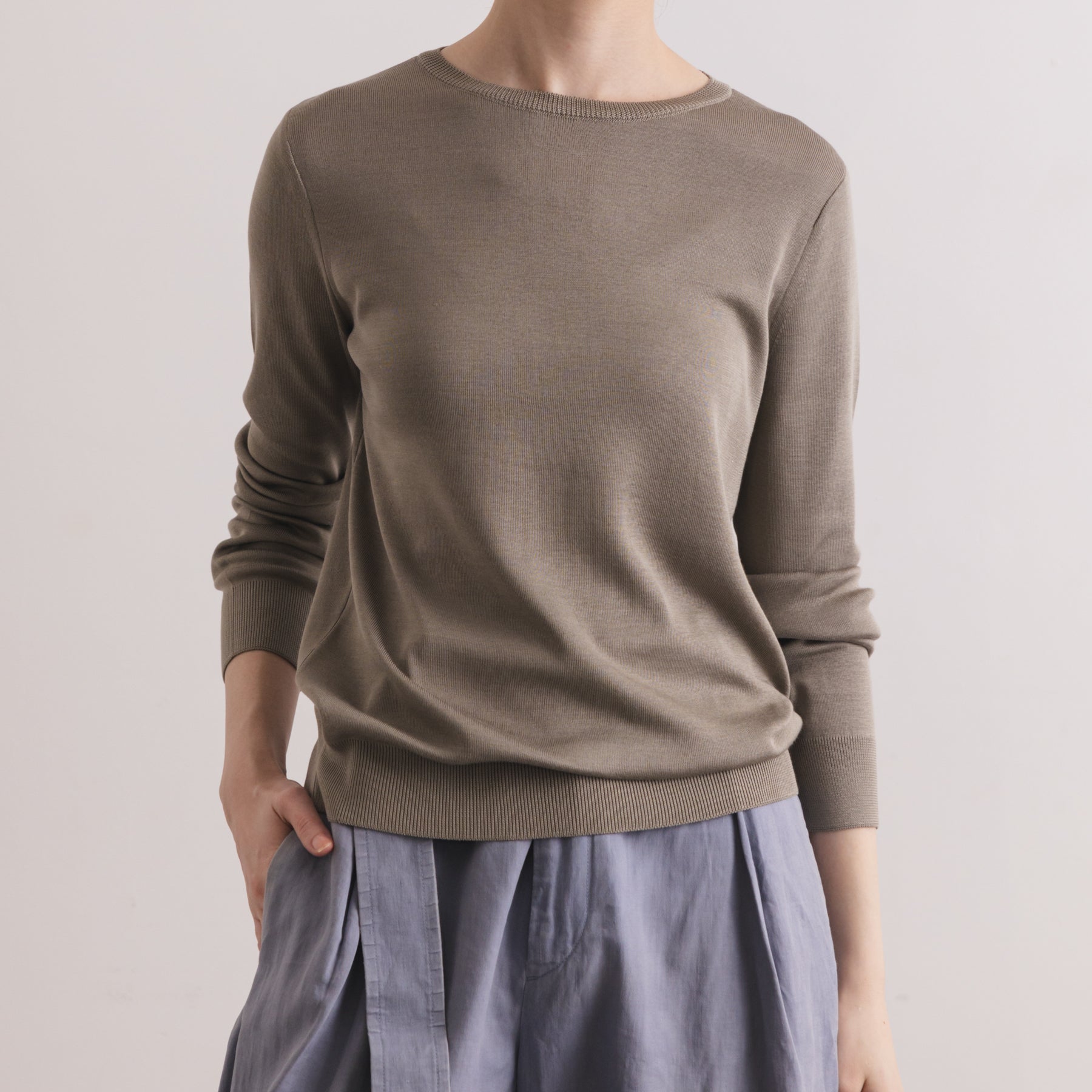 18G シルクゴム編みニット クルーネックプルオーバー, モスグレー