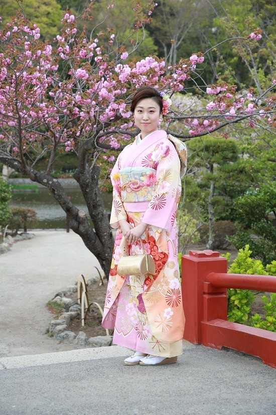 鎌倉着物スタジオの振袖 /ピンク色/オレンジ色/古典/桜柄/ 0703569