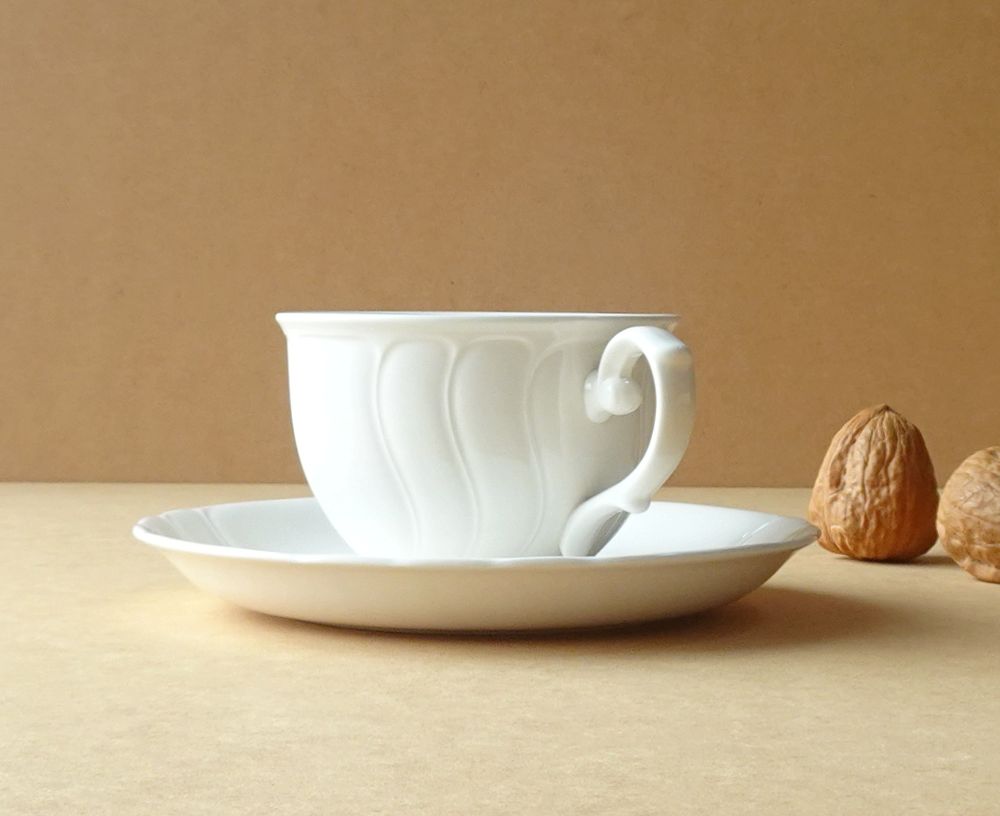 SHOP偶然と必然の間 ノリタケ クラフトーン硬質陶器 カップ＆ソーサー 白