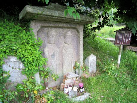 最古の双石仏『泥かけ地蔵』＠天理市福住町別所 | 奈良の宿大正楼