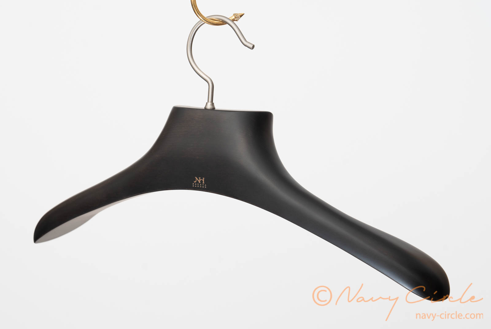 レビュー】NAKATA HANGERの最高級ハンガー「NH-2」 | Navy Circle