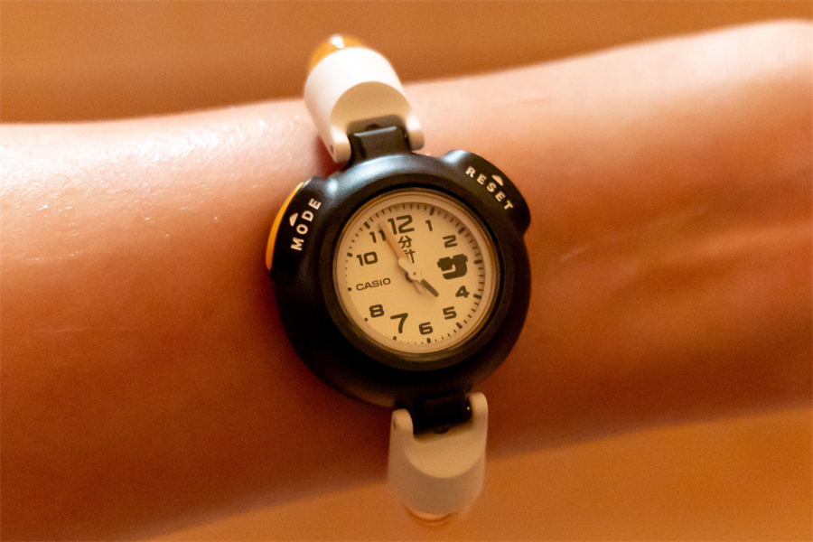 カシオから発売されたサウナ愛好者のための腕時計「サ時計」をサウナー