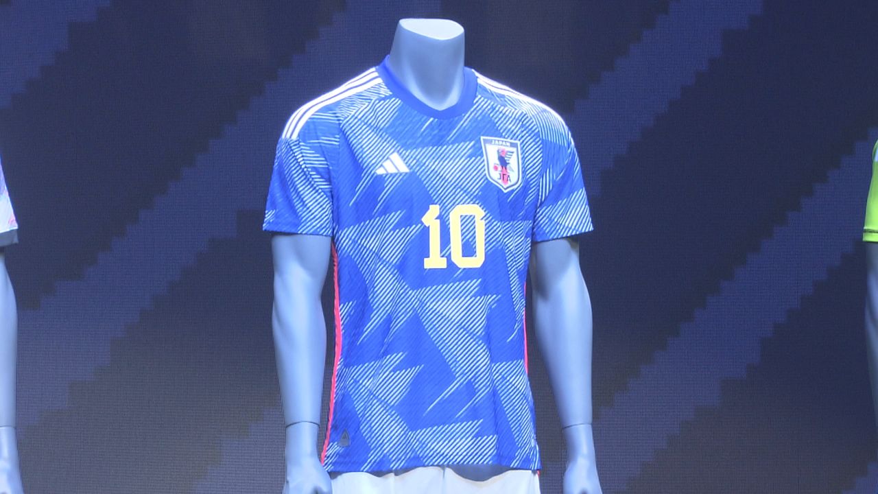 サッカー日本代表 W杯へ新ユニホーム発表 コンセプトは“ORIGAMI”久保