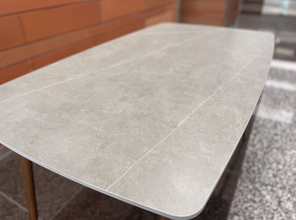 新商品！セラミックテーブル】グレーの大理石調天板が高級感を演出