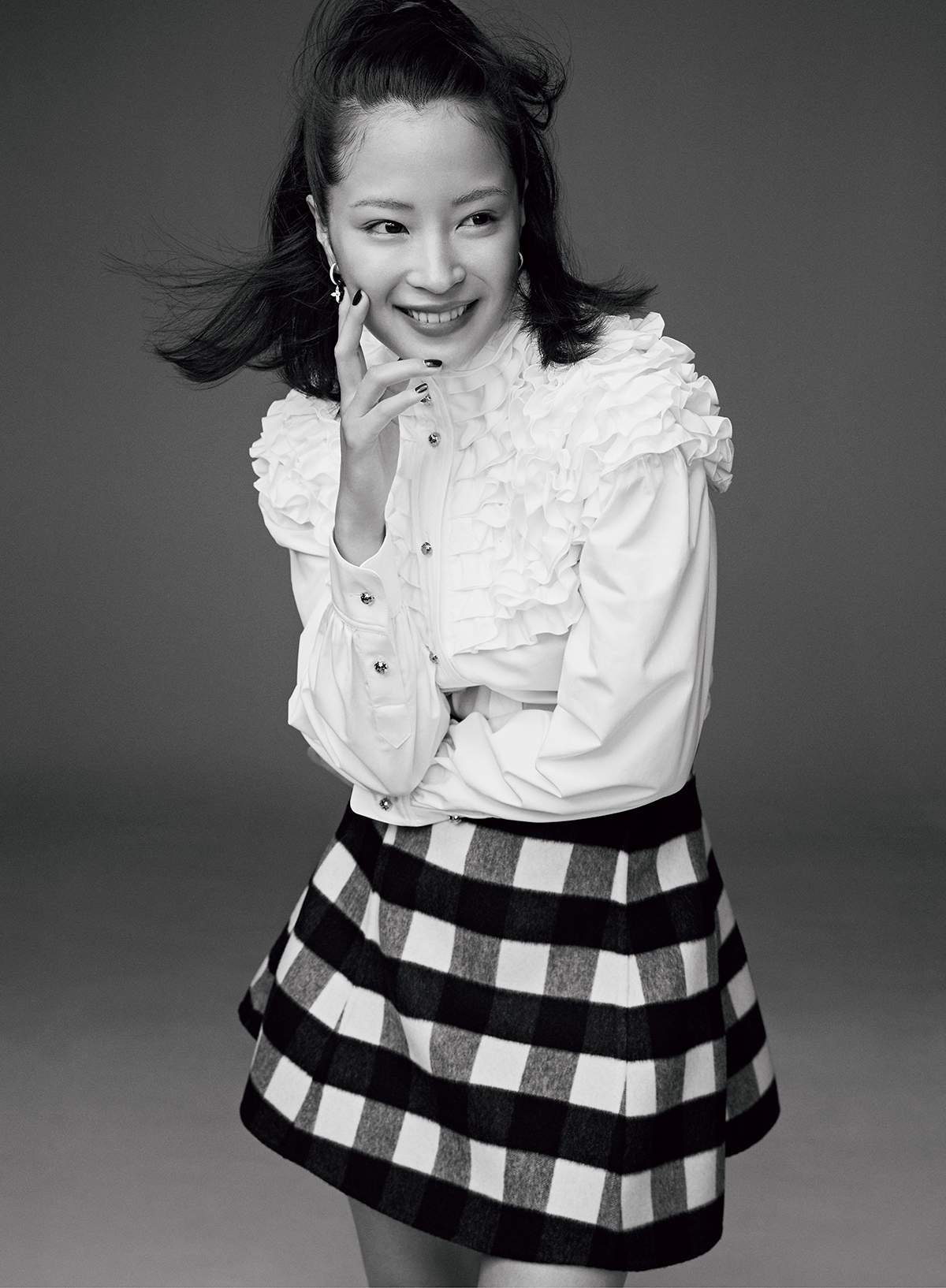 広瀬すずが映し出す。「ルイ・ヴィトン」旅する心が、装いに触れるとき