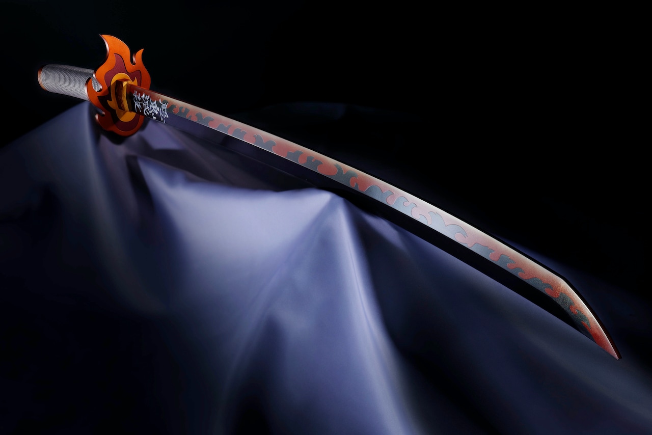 鬼滅の刃」煉獄杏寿郎の日輪刀を実物大で商品化、「うまい！」モードも